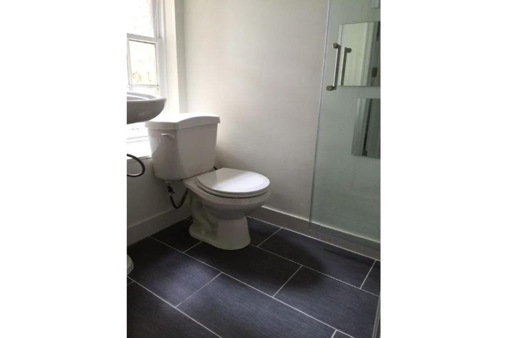2 Bedroom By Zoo, Metro, Park And Embassies In Forest Hills - Best Location Washington Bagian luar foto