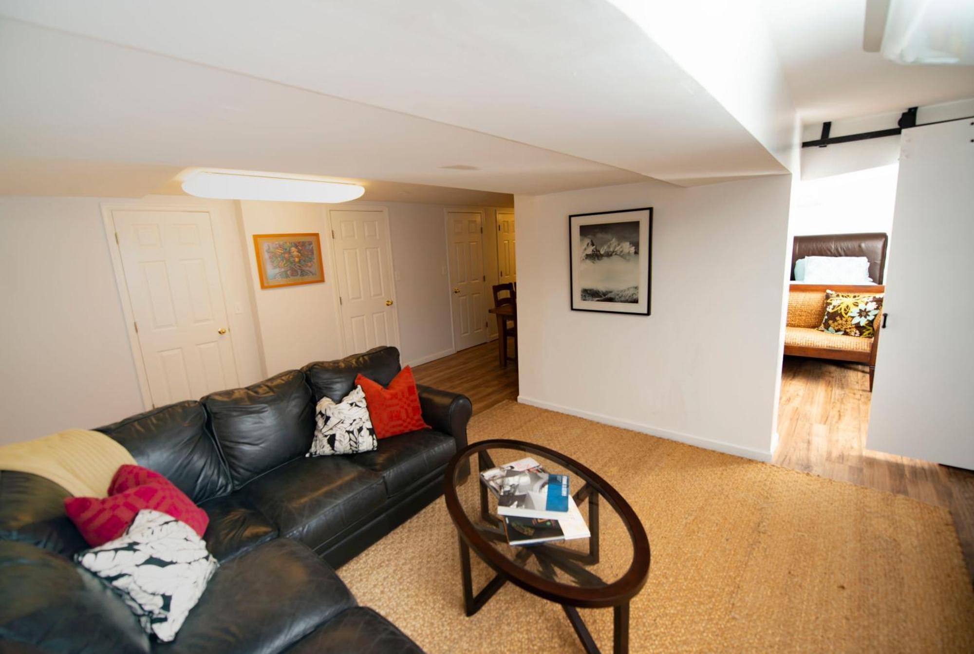 2 Bedroom By Zoo, Metro, Park And Embassies In Forest Hills - Best Location Washington Bagian luar foto